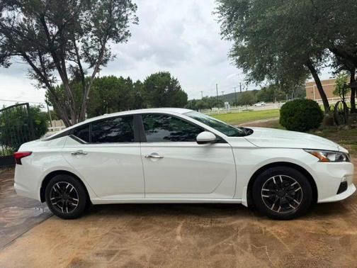 Glacier White 2019 Nissan Altima 2.5 S