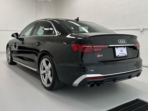 Mythos Black Metallic 2023 Audi S4 Premium Plus TFSI quattro Tiptronic