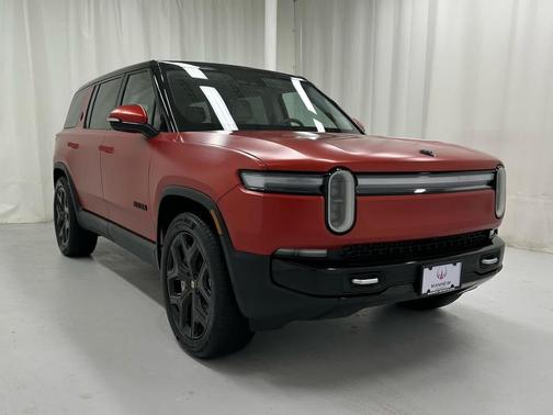 2025 Rivian R1S Adventure