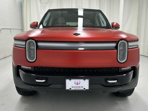 2025 Rivian R1S Adventure