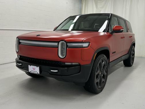 2025 Rivian R1S Adventure