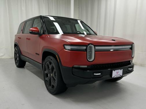 2025 Rivian R1S Adventure