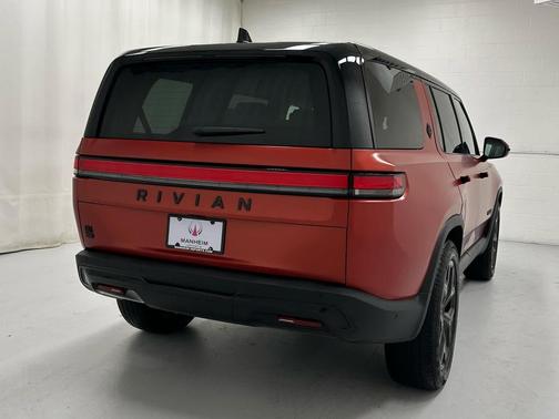 2025 Rivian R1S Adventure