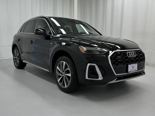 2022 Audi Q5 45 S line Premium Plus