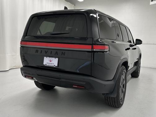 2023 Rivian R1S Adventure