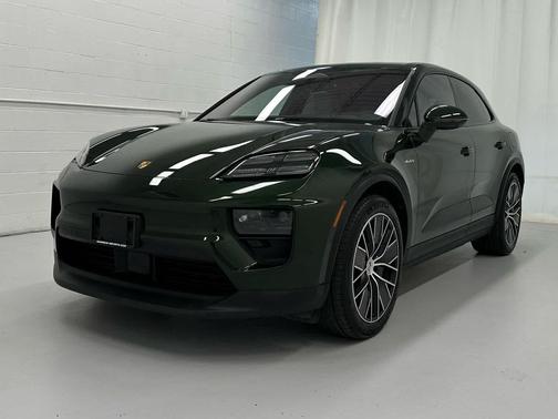 Oak Green Metallic Neo 2025 Porsche Macan Macan Electric 4