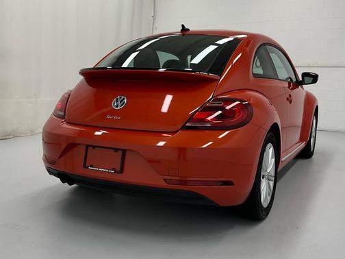 Habanero Orange Metallic 2018 Volkswagen Beetle 2.0T S