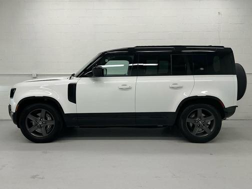 Fuji White 2023 Land Rover Defender 110 X-Dynamic SE
