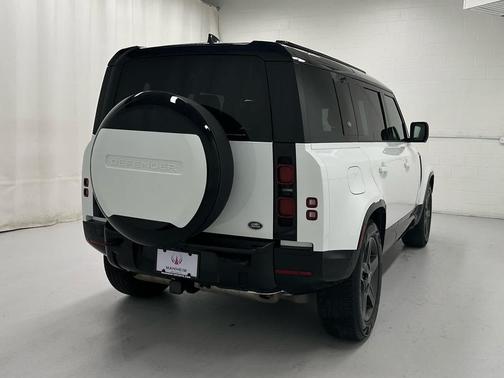 Fuji White 2023 Land Rover Defender 110 X-Dynamic SE