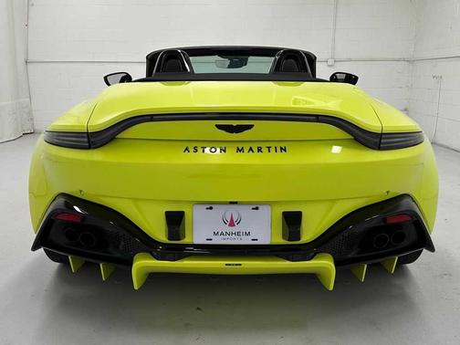 2022 Aston Martin Vantage Base