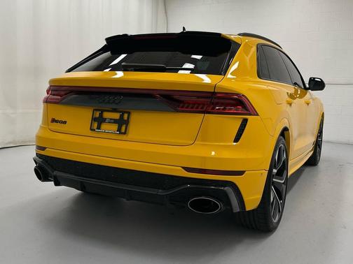 Yellow Wrap 2022 Audi RS Q8 4.0T