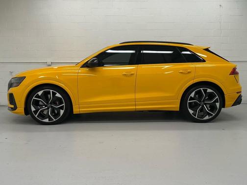 Yellow Wrap 2022 Audi RS Q8 4.0T
