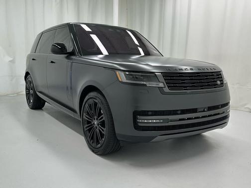 Carpathian Grey Premium Metallic 2023 Land Rover Range Rover P400 SE