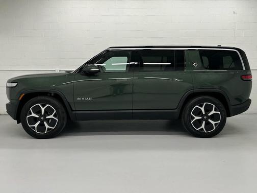 2024 Rivian R1S Adventure
