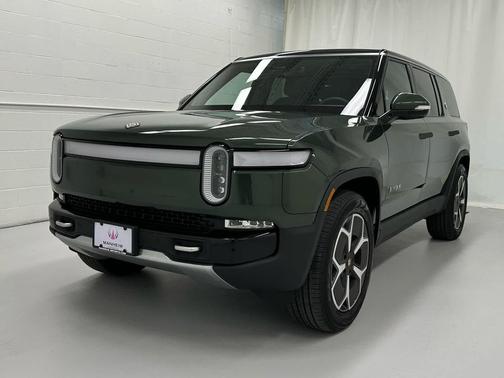 2024 Rivian R1S Adventure