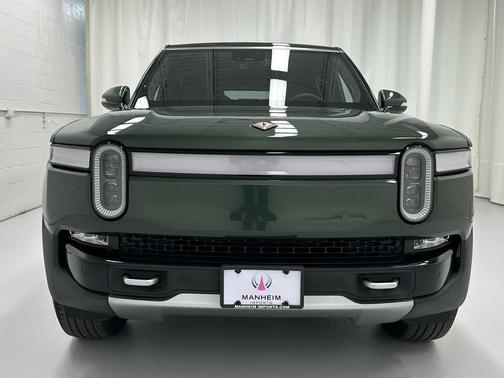 2024 Rivian R1S Adventure