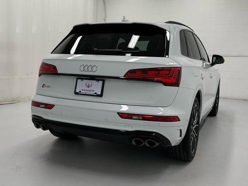 Glacier White Metallic 2024 Audi SQ5 3.0T Prestige
