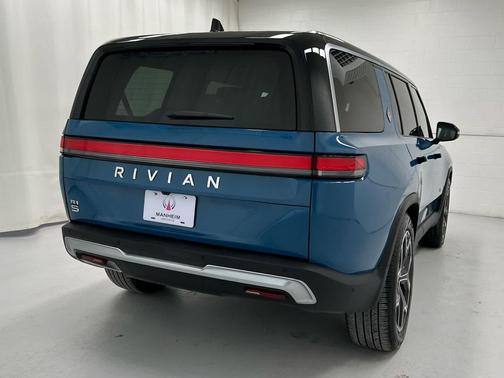 2024 Rivian R1S Adventure