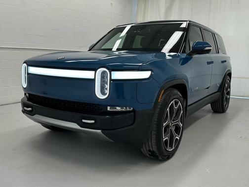 2024 Rivian R1S Adventure