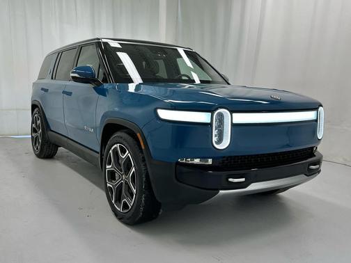 2024 Rivian R1S Adventure