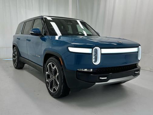 2024 Rivian R1S Adventure