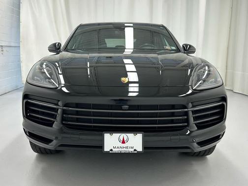 Black 2022 Porsche Cayenne Platinum Edition