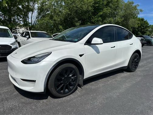 Pearl White Multi-Coat 2022 Tesla Model Y Long Range Dual Motor All-Wheel Drive