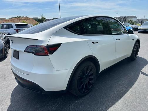 Pearl White Multi-Coat 2022 Tesla Model Y Long Range Dual Motor All-Wheel Drive