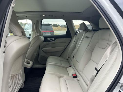 2023 Volvo XC60 B5 Plus Bright Theme
