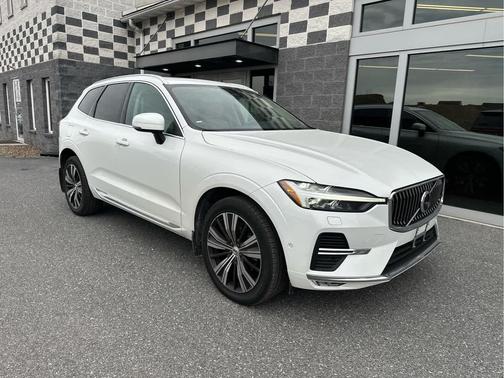 2023 Volvo XC60 B5 Plus Bright Theme