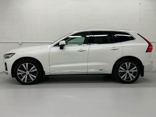 2023 Volvo XC60 B5 Plus Bright Theme