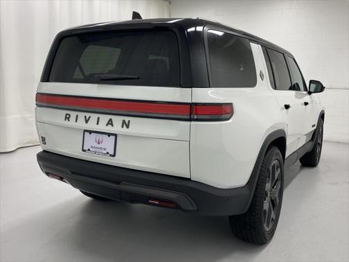 2025 Rivian R1S Adventure