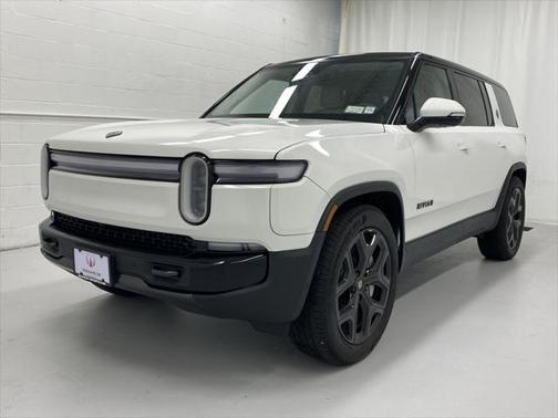 2025 Rivian R1S Adventure