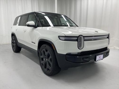 2025 Rivian R1S Adventure