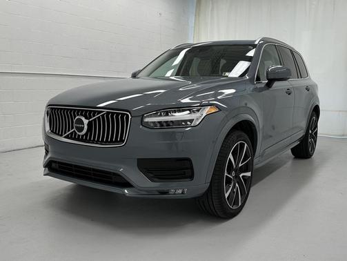 2022 Volvo XC90 T6 Momentum