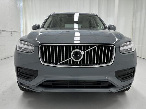 2022 Volvo XC90 T6 Momentum