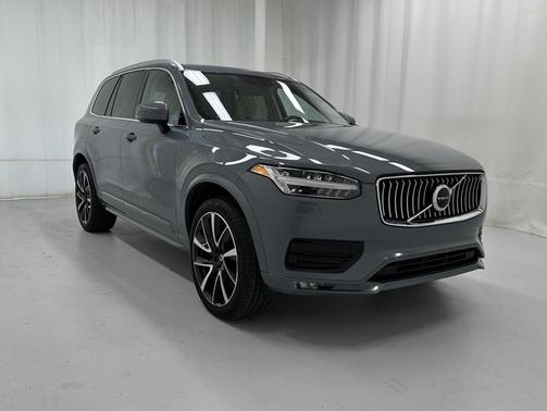 2022 Volvo XC90 T6 Momentum