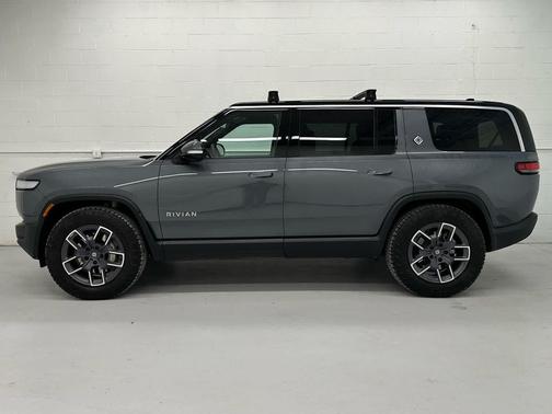 2024 Rivian R1S Adventure