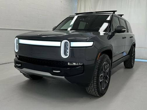 2024 Rivian R1S Adventure