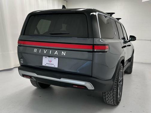 2024 Rivian R1S Adventure