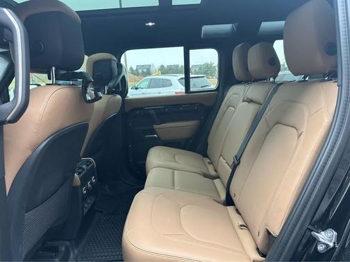 2025 Land Rover Defender 110 P400 X-Dynamic SE