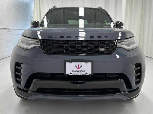Varesine Blue Metallic 2024 Land Rover Discovery P360 Dynamic SE