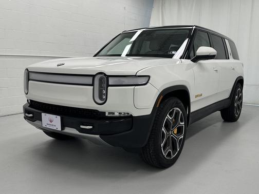 2023 Rivian R1S Adventure