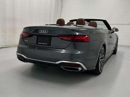 Daytona Gray Pearl Effect/Black Roof 2024 Audi A5 45 S line Premium Plus