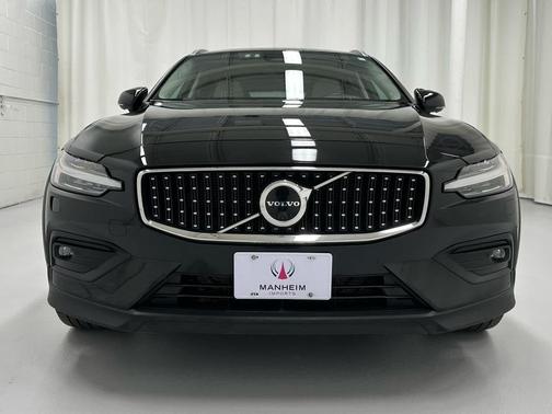 2023 Volvo V60 Cross Country B5 Plus