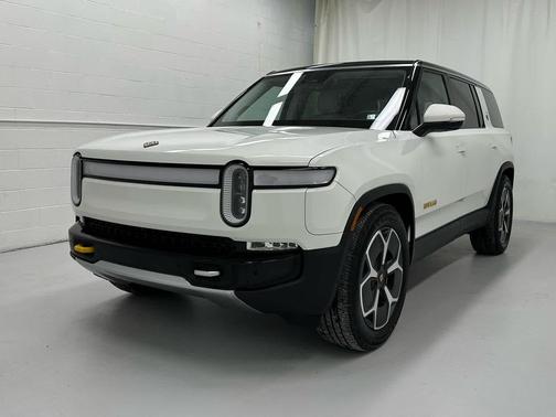 2023 Rivian R1S Adventure