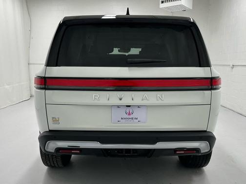 2023 Rivian R1S Adventure