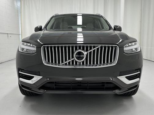 2025 Volvo XC90 Plug-In Hybrid T8 Plus 6-Seater