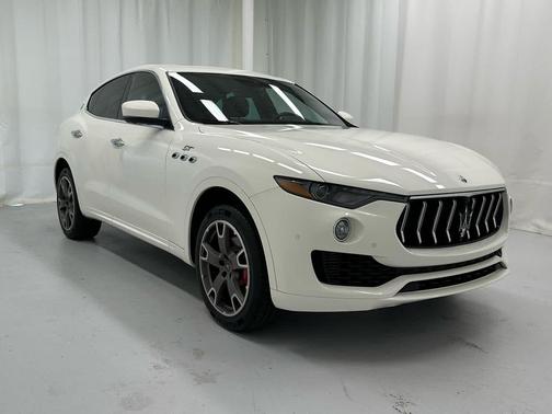 Bianco 2023 Maserati Levante GT