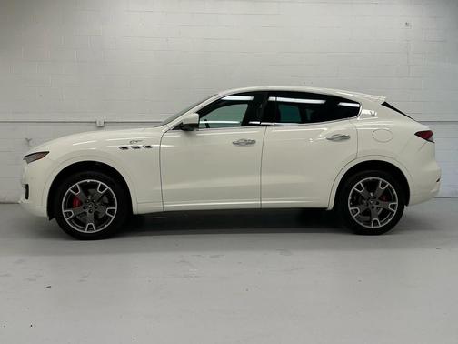 Bianco 2023 Maserati Levante GT